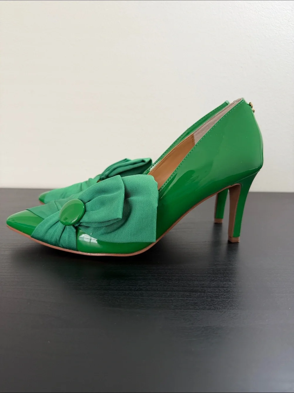 J.Renee Green Patent Pointed-Toe Pumps with Bow. Size 8